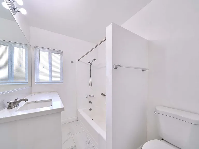 Whitsett 6335 — Photo 22