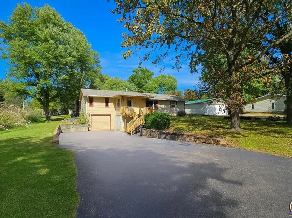 318 Center St, Carbondale, KS 66414