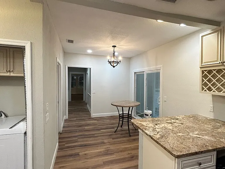 208 W Fox St — Photo 19