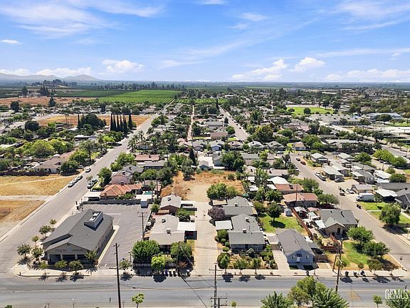 2nd image of 1078 E Tulare Rd