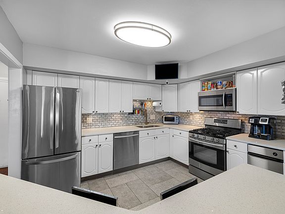 2nd image of 117 Harbour Close #117
