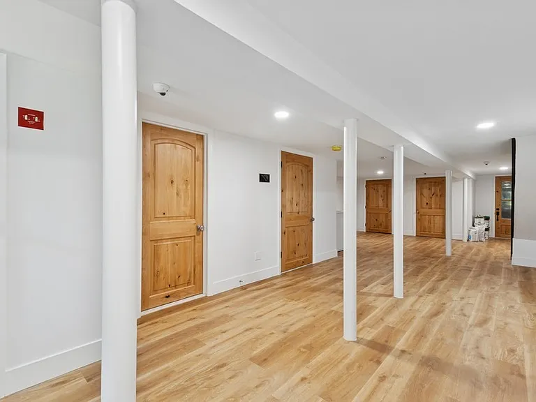 144 Somers St #2 — Photo 7