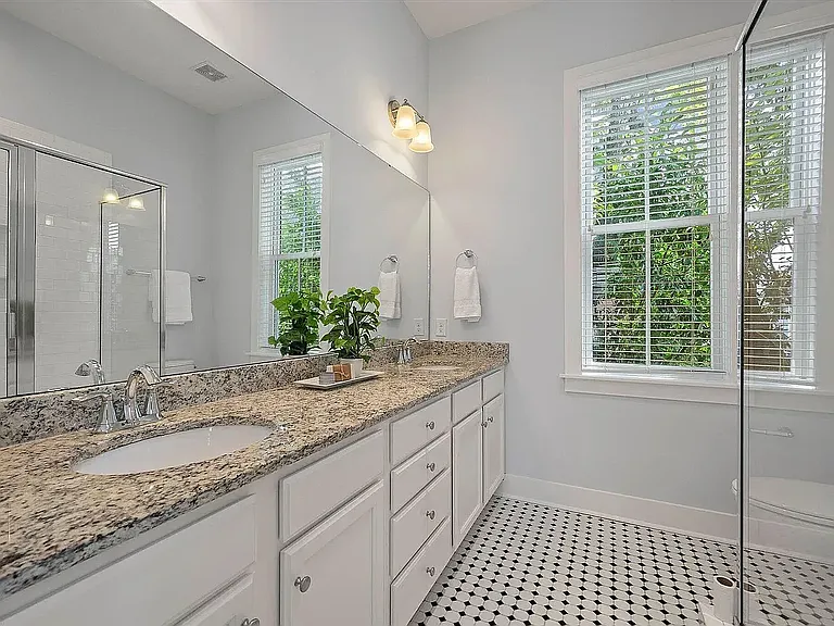 61 Amherst St #B — Photo 9