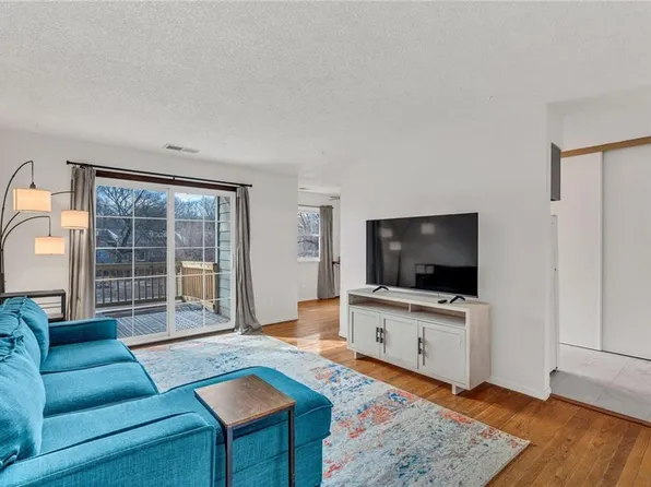 255 N Michigan St APT 77, Lawrence, KS 66044