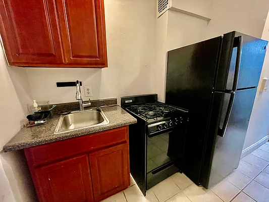 Rented by R New York | media 24