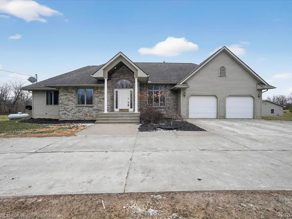 10310 Sharp Rd, Swartz Creek, MI 48473