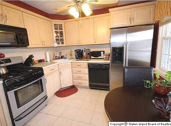 3rd image of 52 Sunfield Ave
