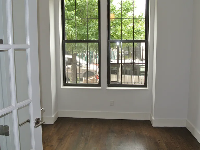 289 Harman St #1L — Photo 3