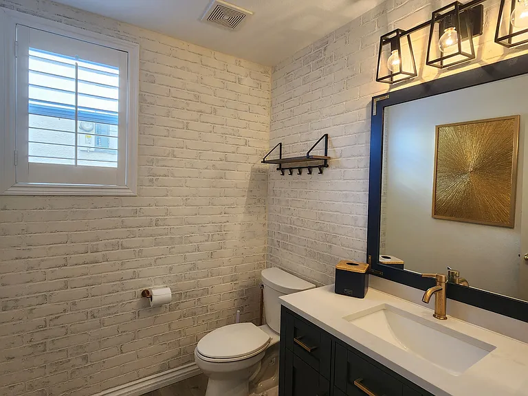 1/2 bathroom