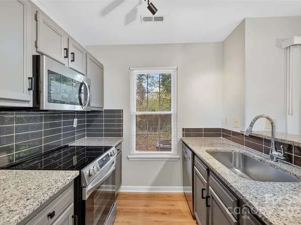 6407 Windsor Gate Ln, Charlotte, NC 28215