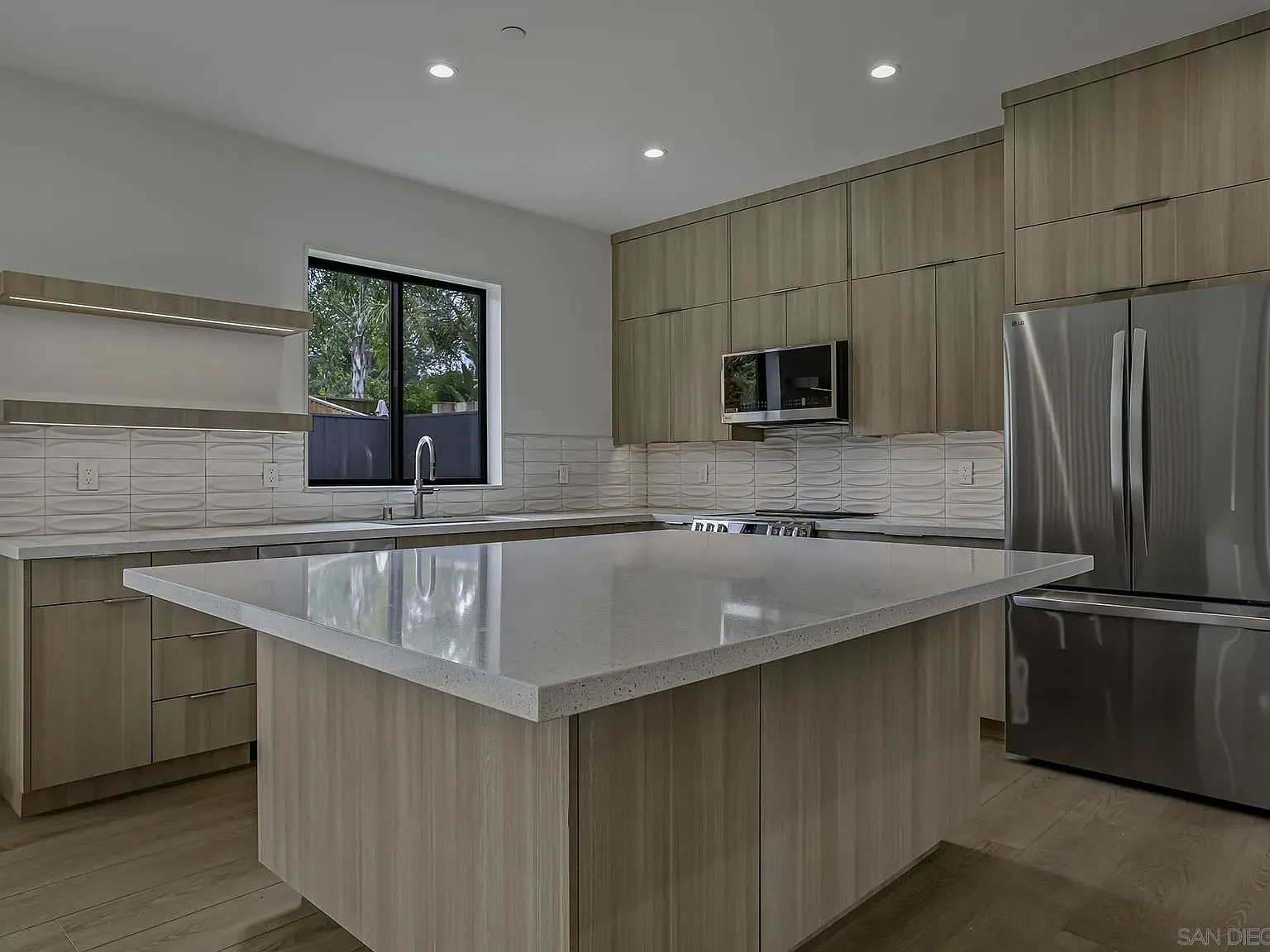 3 bed, 3.5 bath, 1863 sqft, $9,500 — Photo 3