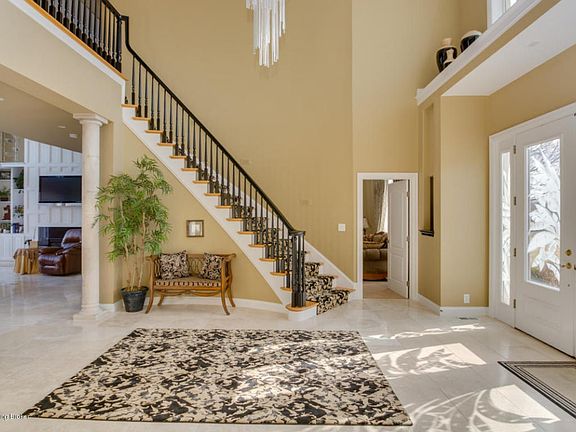 12016 Hunting Crest  foyer