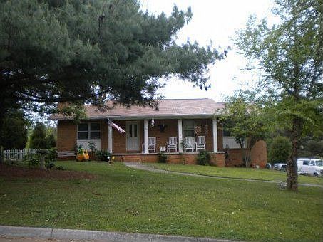 1st image of 410 4th St