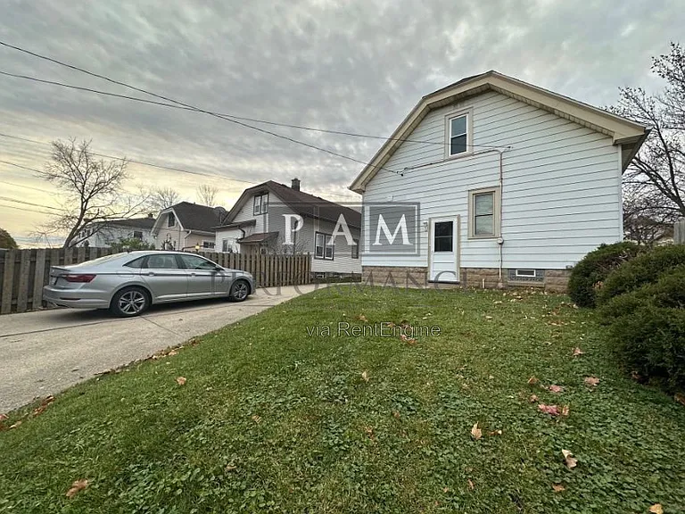 1912 S 91st St — Photo 29