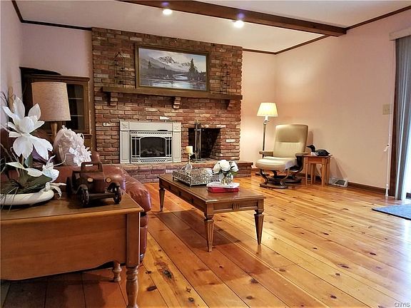 4th image of 4 Landgrove Dr