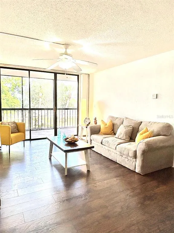 2 bed, 2.0 bath, 783 sqft, $1,600 — Photo 3