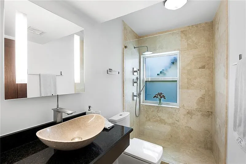 3 bed, 2.0 bath, 1701 sqft, $7,000 — Photo 4