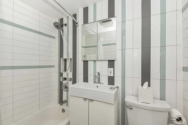 Sold by Keller Williams Realty Gold Coast | media 27