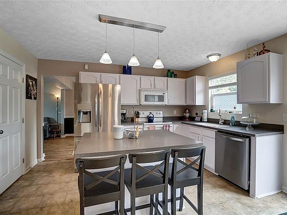 3rd image of 603 White Clover Ct