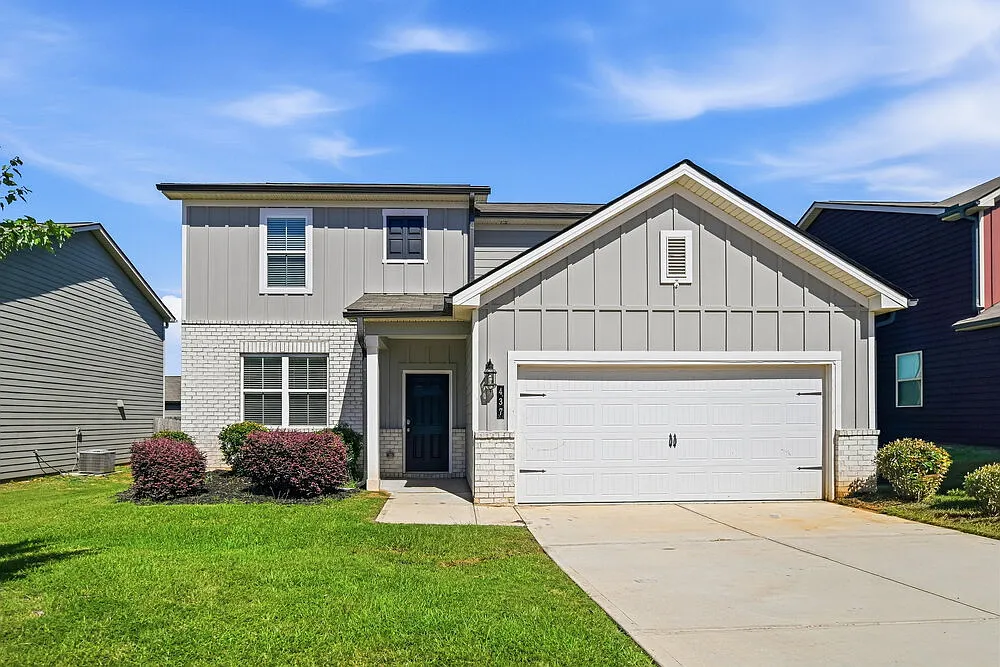 4 bed, 3.0 bath, 2410 sqft, $2,525 — Photo 2