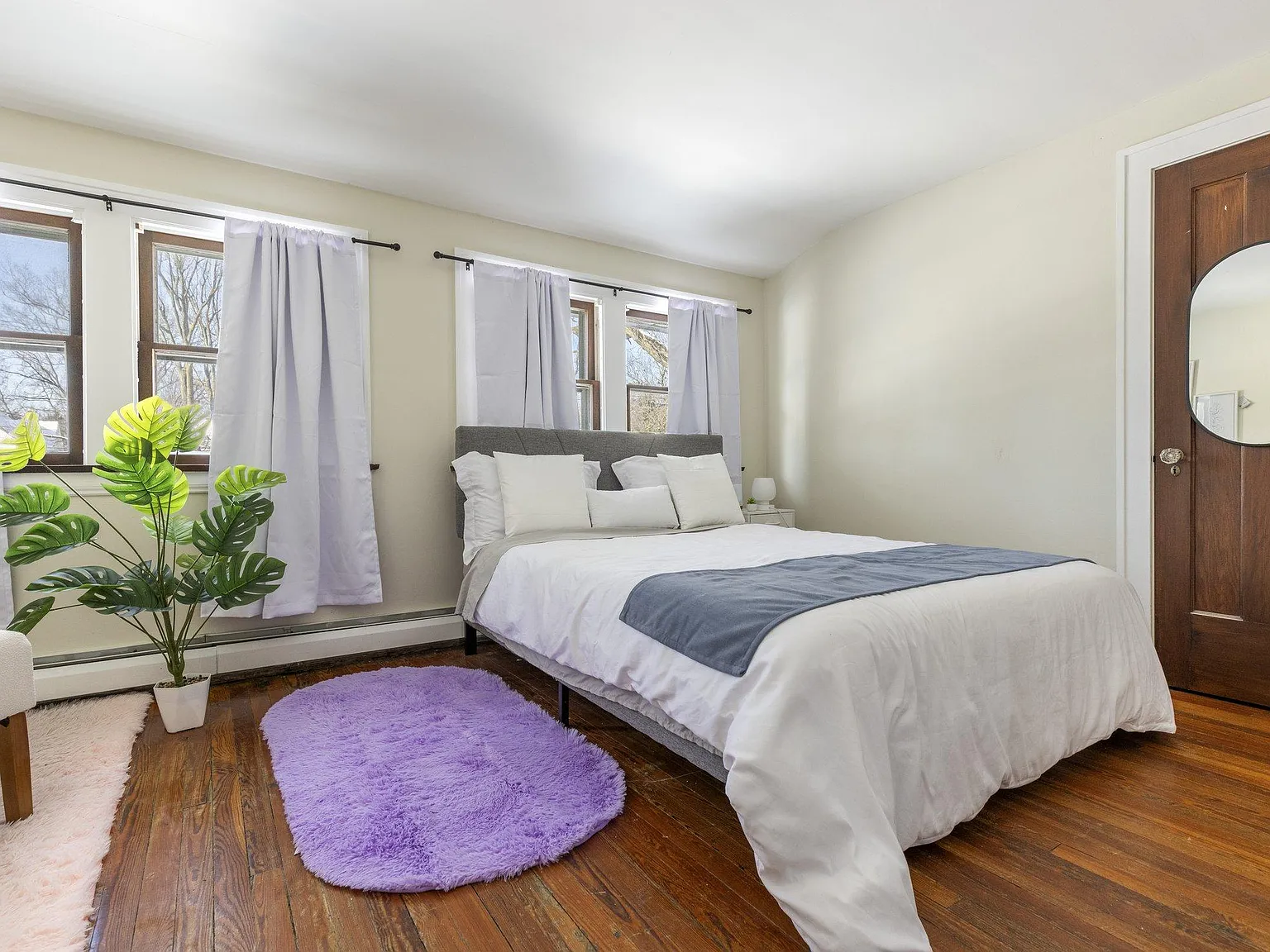 4 bed, 2.5 bath, 1800 sqft, $866 — Photo 1