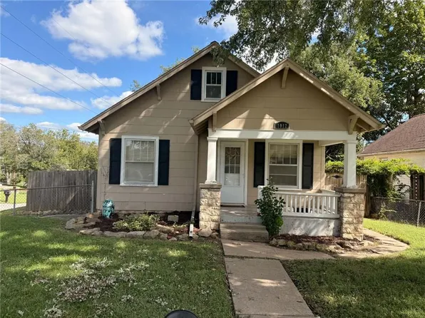 1012 N 8th St, Leavenworth, KS 66048