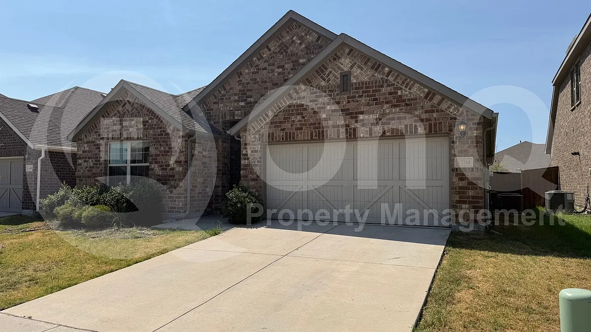 4 bed, 2.0 bath, 1885 sqft, $2,500 — Photo 3