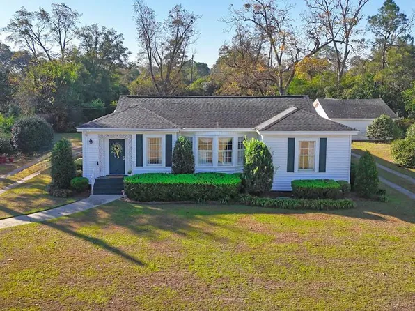 323 Curry St NE, Pelham, GA 31779