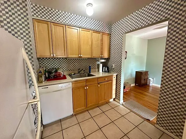 2 bed, 1.0 bath, 871 sqft, $1,900 — Photo 3