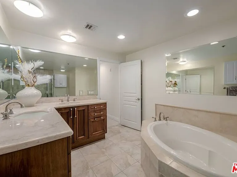 10617 Eastborne Ave #Penthouse 2 — Photo 18