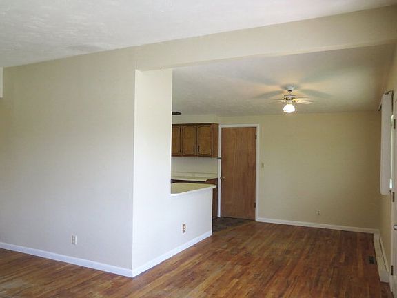 4th image of 988 Nixon Ave