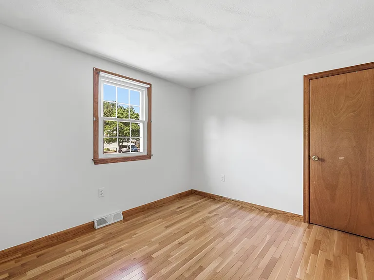 121 Rolling Ridge Ln — Photo 16