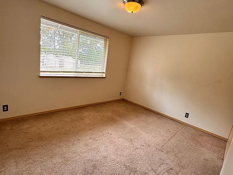 811 NE Newton Creek Dr — Photo 8