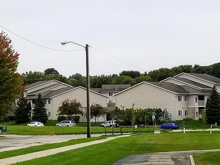 Wedgwood Pointe Condominiums, viewed from the east, near Kwik Trip