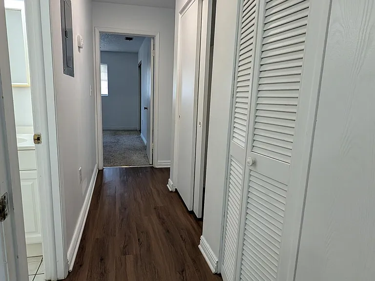 217 Bristol Ln — Photo 12