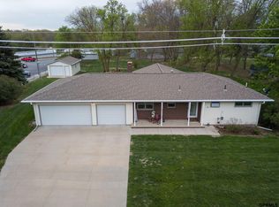 1125 E 4th St, Crete, NE 68333