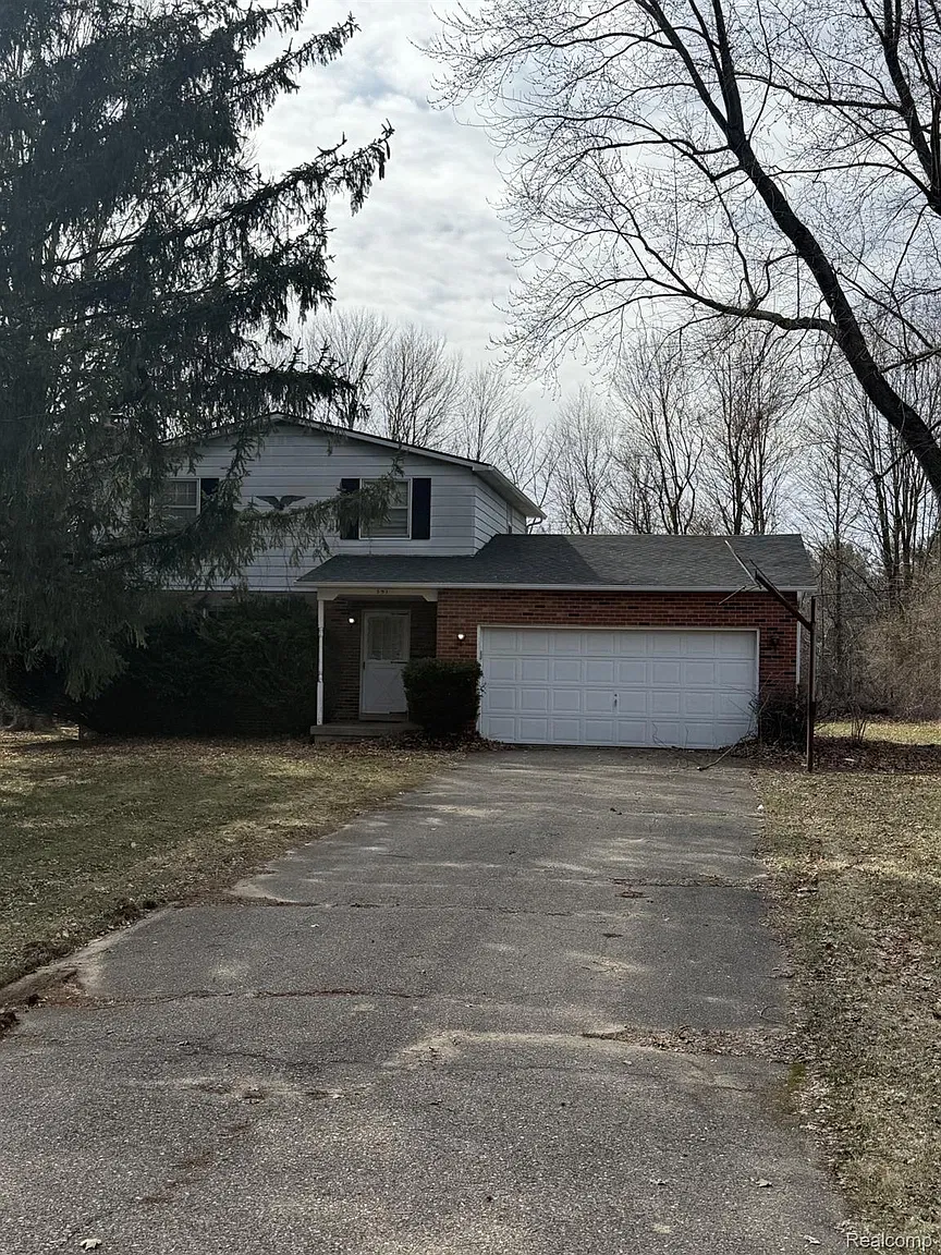591 Gregory Dr photo 1