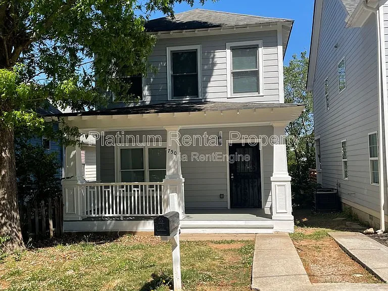 750 Terry St SE — Photo 1