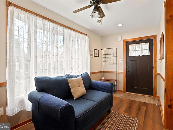4th image of 35 Elm Ave