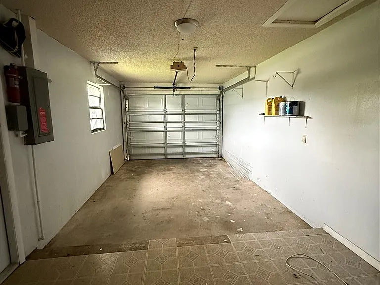 303 Lotus Ave — Photo 16