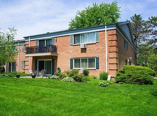 2415 S Goebbert Rd #H102, Arlington Heights, IL 60005