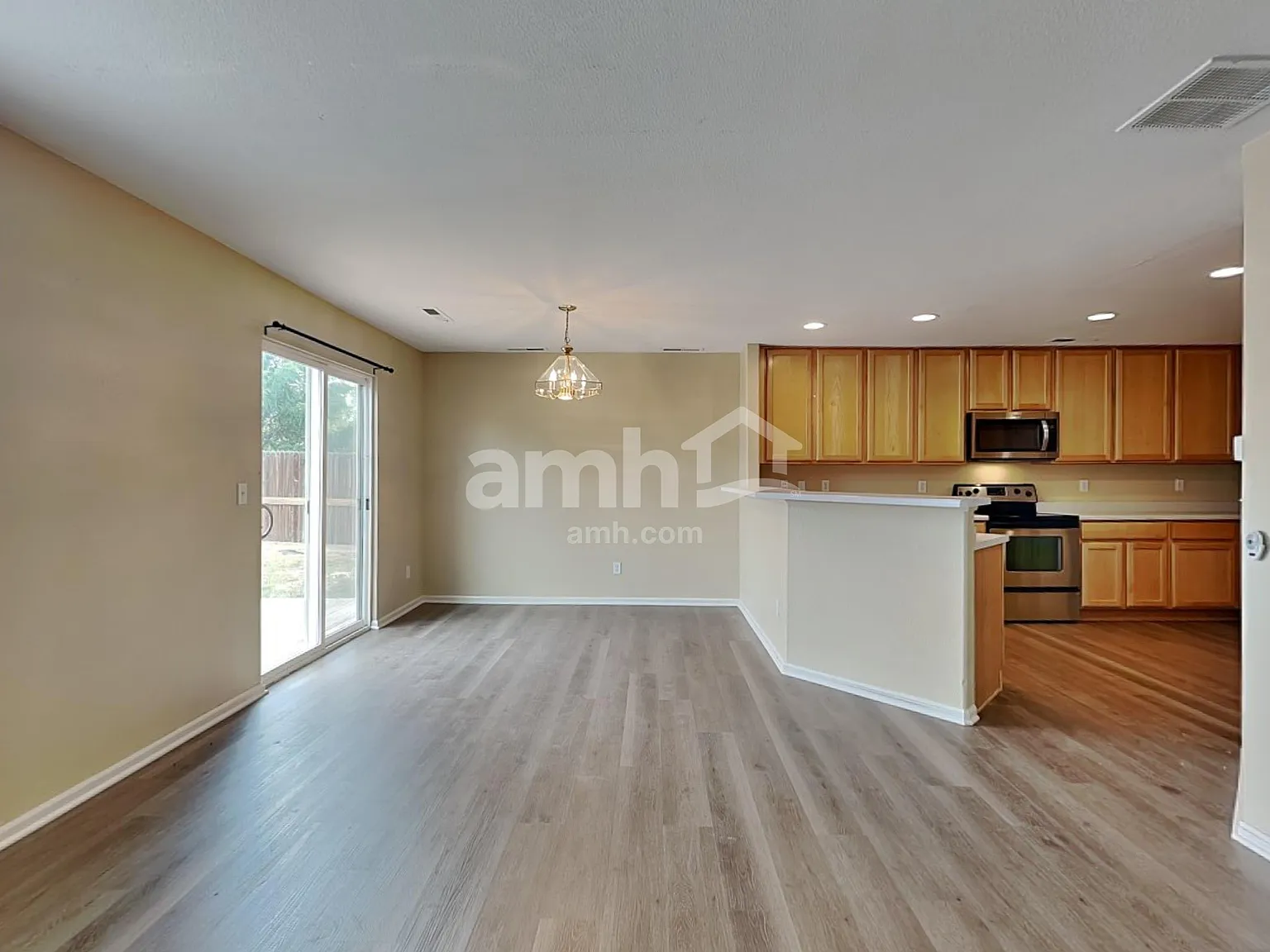 3 bed, 2.5 bath, 1805 sqft, $2,880 — Photo 4