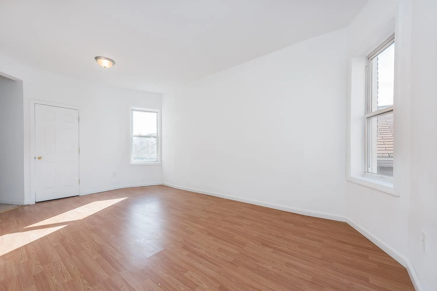 2 bed, 785 sqft, $2,054 — Photo 3