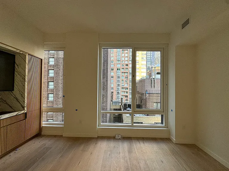 135 E 47th St #18C — Photo 1