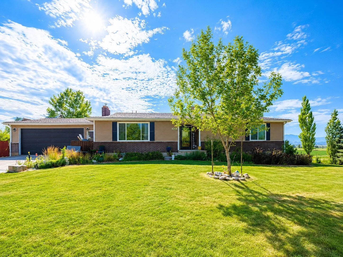 3 bed, 2.5 bath, 1988 sqft, $2,500 — Photo 2