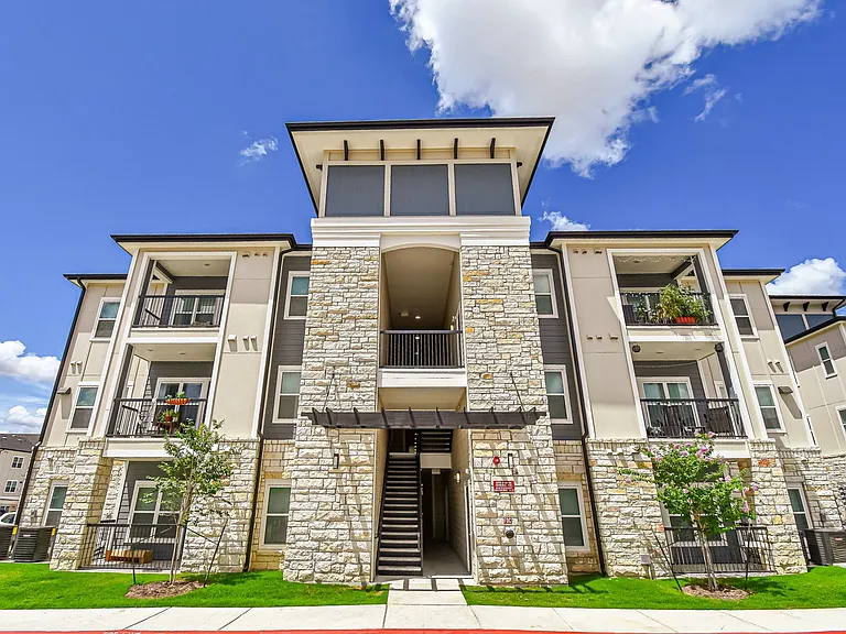 Aspire at Live Oak — Photo 9