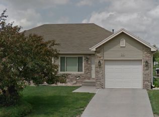 914 Phillips Dr, Lincoln, NE 68521