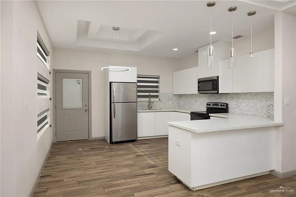 1603 Angelina Dr — Photo 4