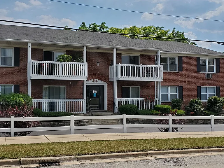Maple Apts — Photo 32