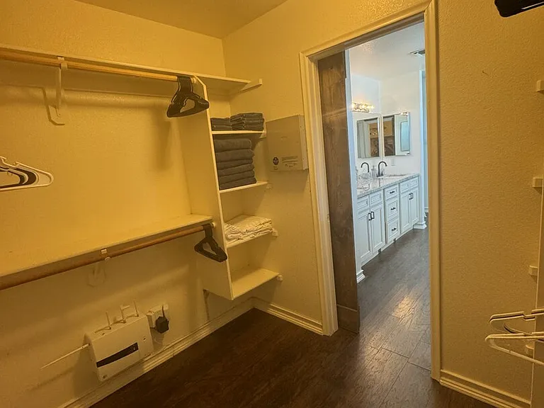 E Essex Village Dr — Photo 21